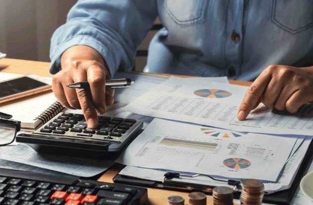 Standard working hours and overtime limits in the UAE